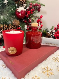 Χριστουγεννιάτικο σετ κεριού με αρωματικό χώρου σε γιορτινό κόκκινο χρώμα1